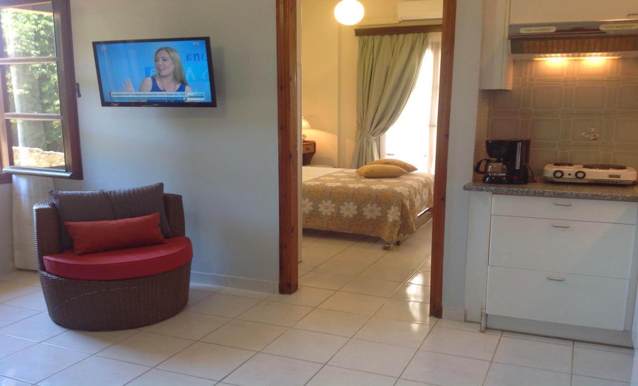 קליבס Asterias Studios & Apartments מראה חיצוני תמונה